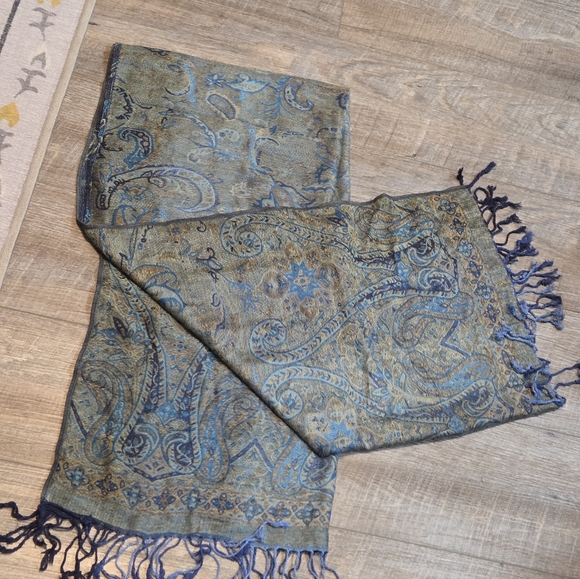 Pashmina Blue and Gold Paisley Scarf - Picture 4 of 4